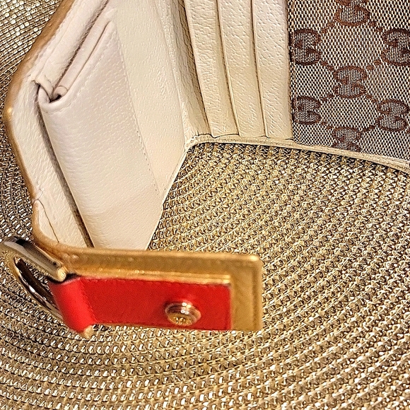 AU Elegant Timeless GUCCI VTG Red & Gold Leather Compact Wallet w/ Serial# EUC - Picture 8 of 16